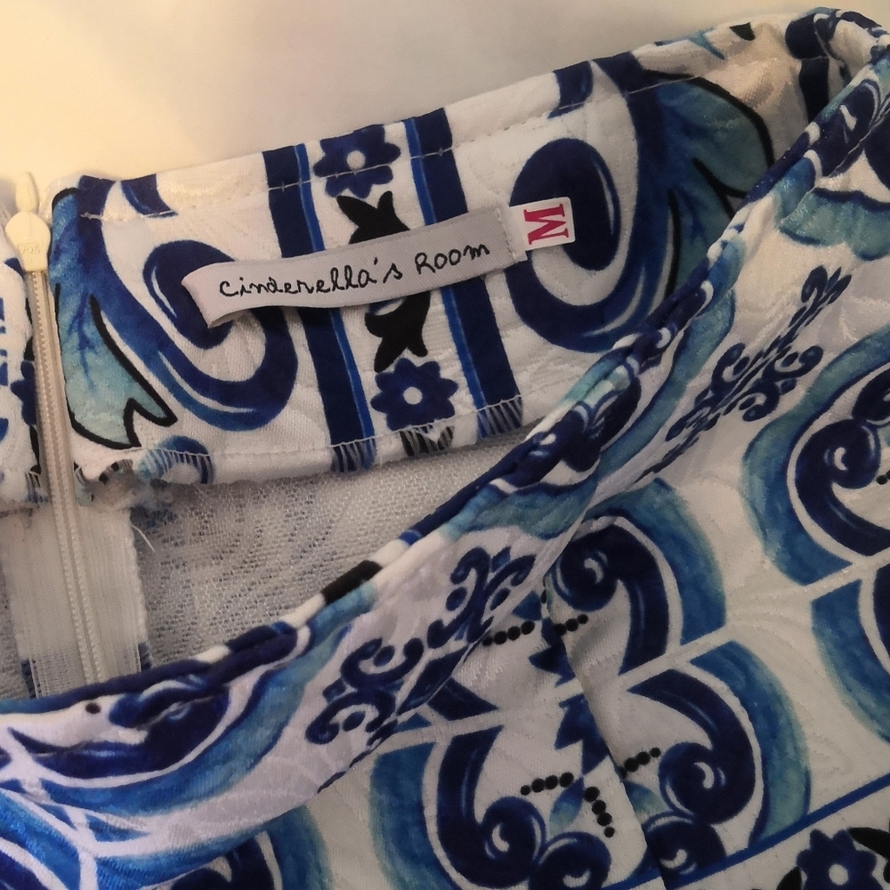 Gorgeous patterned skirt - Picture 2 of 2